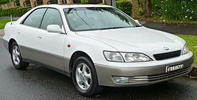 1996-1999 Lexus ES 300 (MCV20R) LXS sedan (2011-10-25) 01.jpg